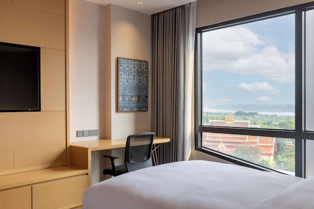 ダブルツリー バイ ヒルトン ビエンチャン