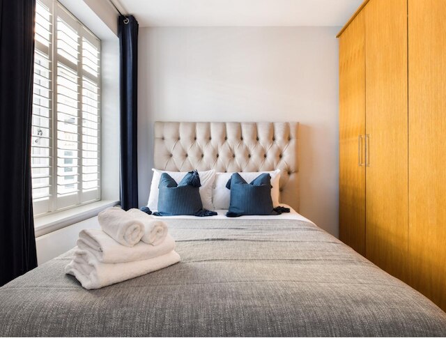 ロンドン イズ ヨーズ 2 ベッドルーム イン ケンジントン