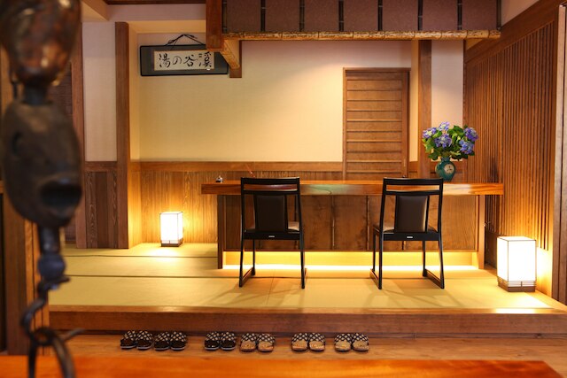 志賀高原 白い温泉 渓谷の湯