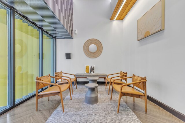 リトルフィールド ロフツ, ホステッド バイ プレイスマーク - 6th ストリート