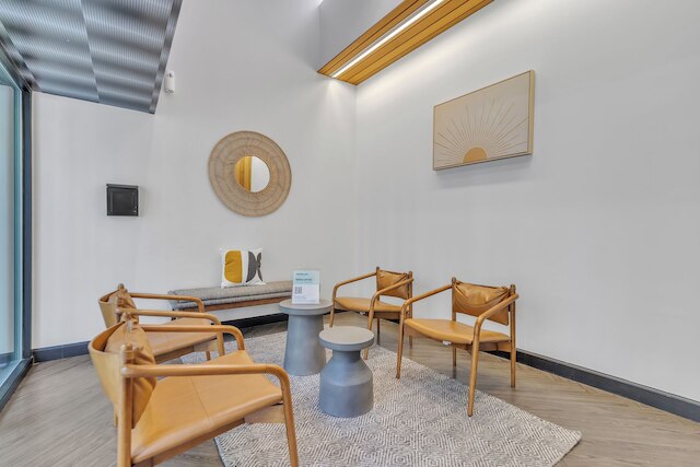 リトルフィールド ロフツ, ホステッド バイ プレイスマーク - 6th ストリート