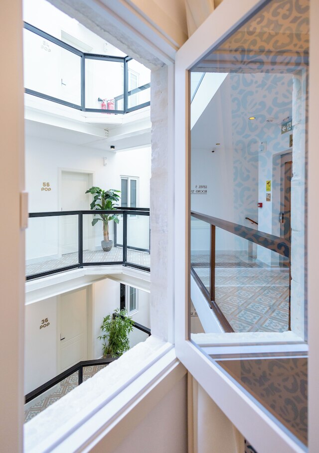 モスタ ステイズ