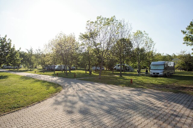 キャンプ ヅバン