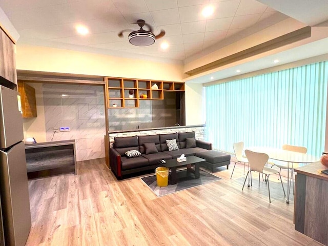 Kuan Pin Ju station elevator Hostel