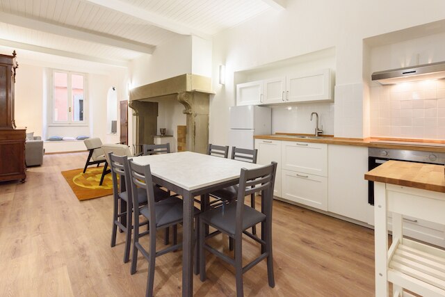 ウフィツィ 3ベッドルームズ バイ メガ