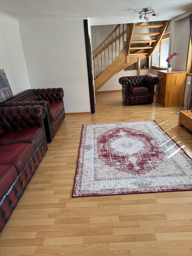 2 ベッドルームズ, 2 バス ハウス ウィズ ア リビング ルーム & アン アップステアーズ レセプション エリア