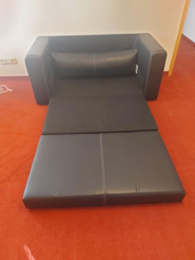 2 ベッドルームズ, 2 バス ハウス ウィズ ア リビング ルーム & アン アップステアーズ レセプション エリア