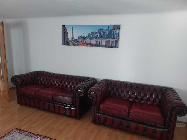 2 ベッドルームズ, 2 バス ハウス ウィズ ア リビング ルーム & アン アップステアーズ レセプション エリア