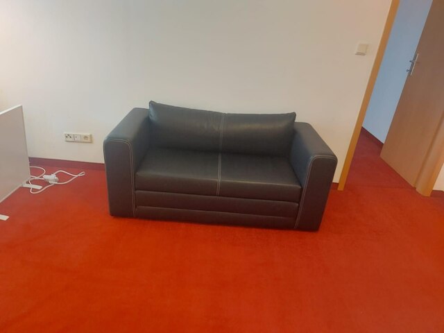 2 ベッドルームズ, 2 バス ハウス ウィズ ア リビング ルーム & アン アップステアーズ レセプション エリア