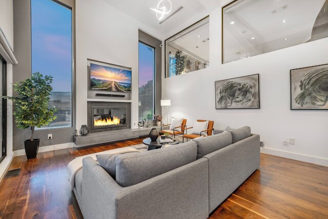 サミットリッジ - アン エレガント エステート ウィズ アンオブストラクテッド シティ アンド オーシャン ビューズ