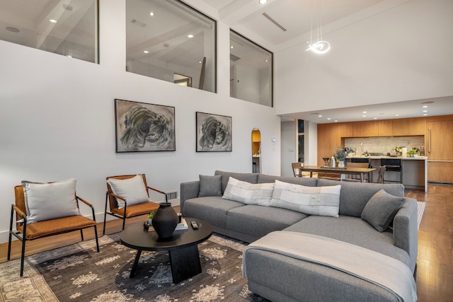 サミットリッジ - アン エレガント エステート ウィズ アンオブストラクテッド シティ アンド オーシャン ビューズ