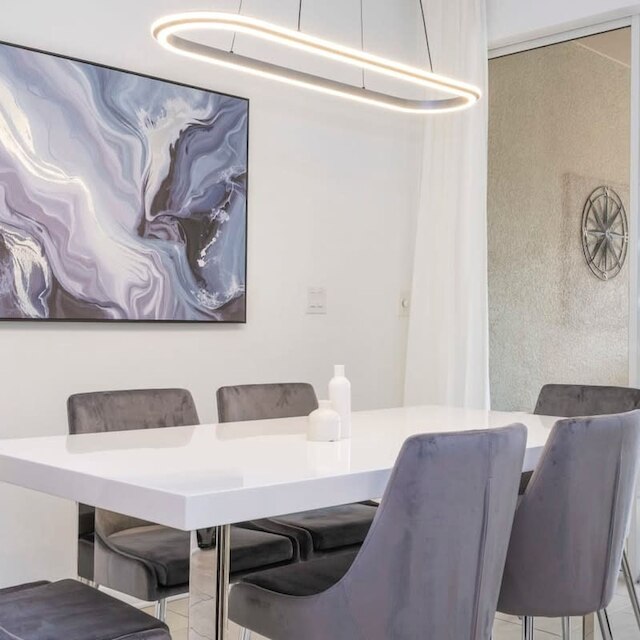 2941 モダン 4BD アット ストーリー レイク