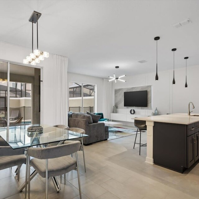 2464 オーサム 4BD タウンハウス ロケーテッド アット ストーリー レイク