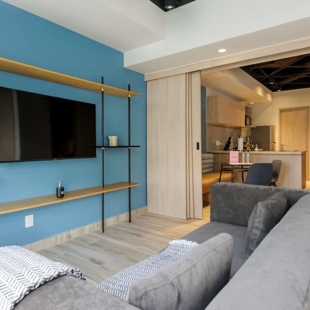 ラブリー 2BR ニア ポランコ