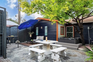 レッドリバー バイ アバンステイ シェアードプール + ホットタブ ダウンタウン オースティン まで 20 ミニッツ