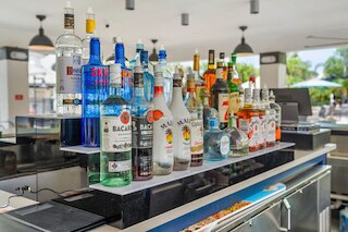 ビューティフル モダン ビスタ ケイ コンド、ニア パークス-2011