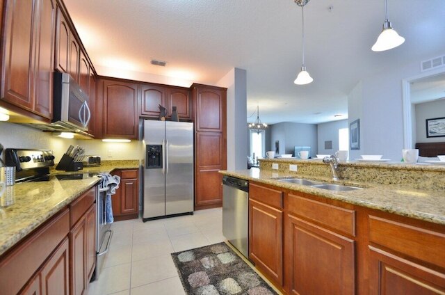 ビューティフル モダン コンド、ニア パークス-2012