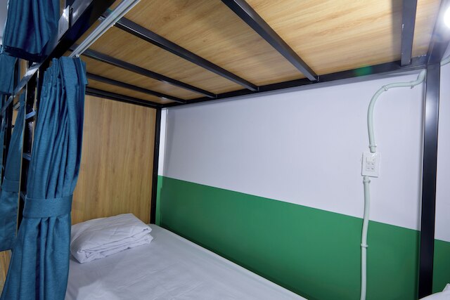 ナインティーズ ホームステイ