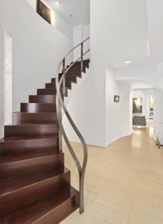 プライベート ビューティフル タウンホーム ウィズ ゼン ガーデン