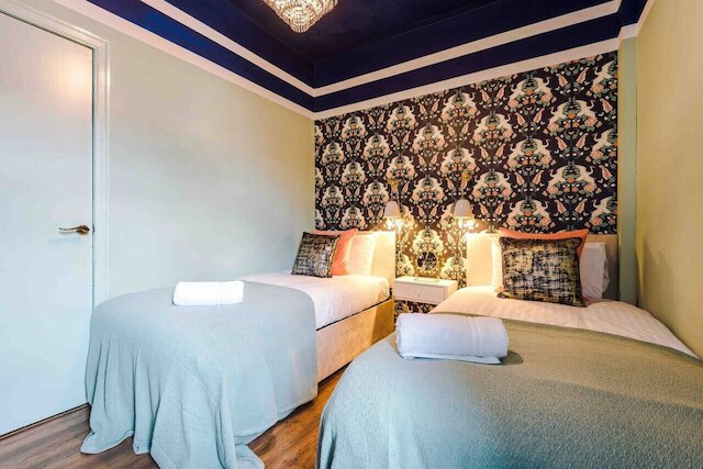 ラージ 5 ベッドルームホーム パーフェクト フォー グループス