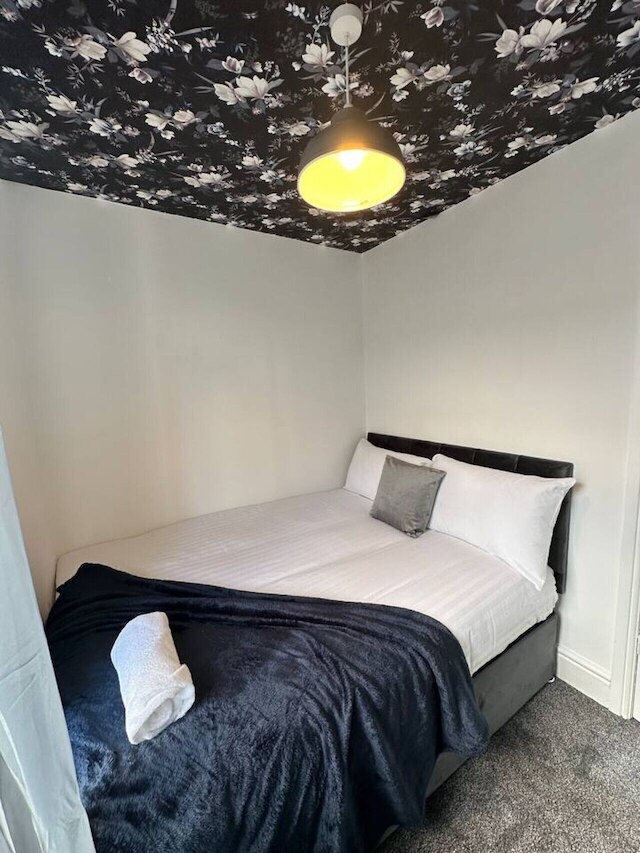 ラージ ファイブ ベッドルーム ホーム ウィズ パーキング