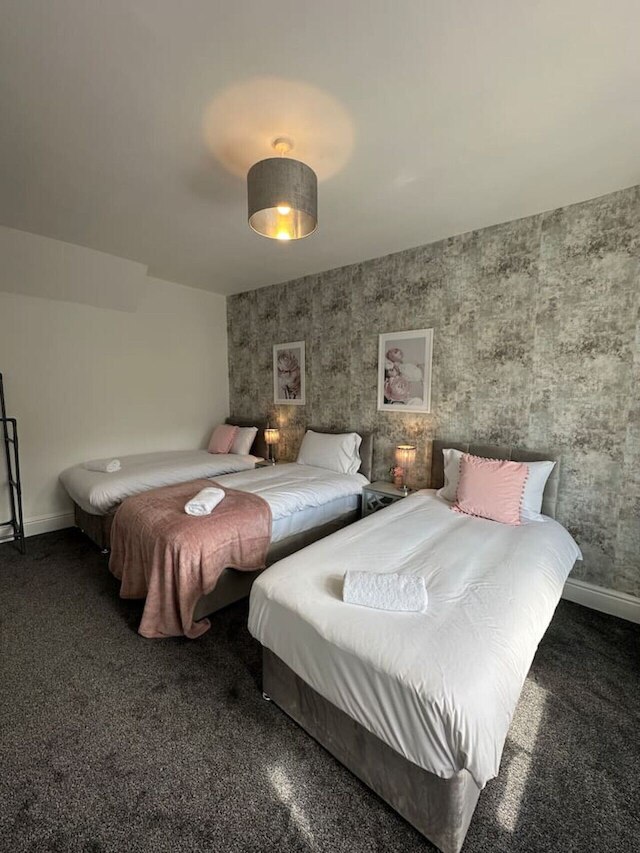 ラージ ファイブ ベッドルーム ホーム ウィズ パーキング