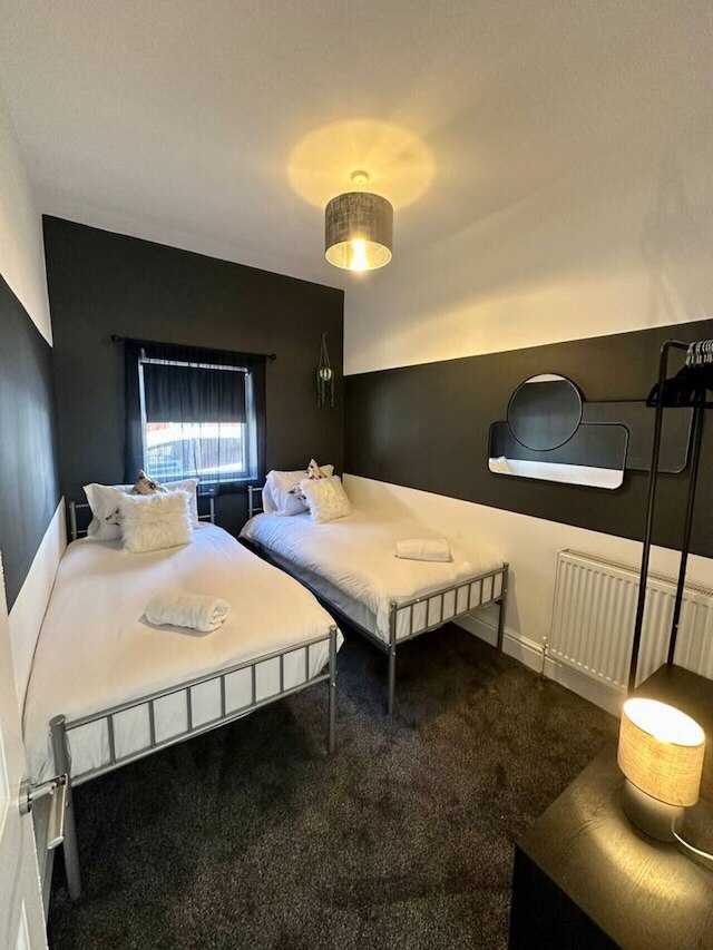 ラージ ファイブ ベッドルーム ホーム ウィズ パーキング