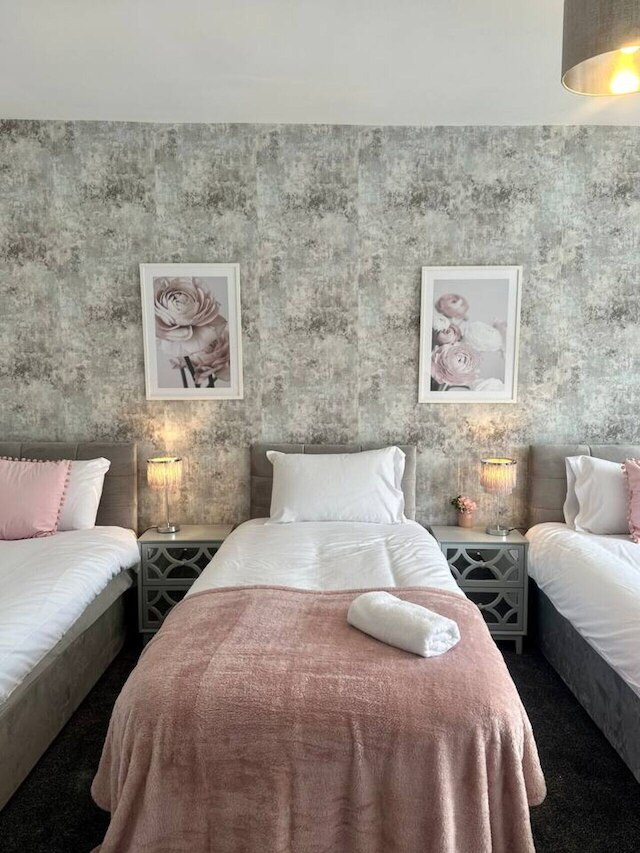 ラージ ファイブ ベッドルーム ホーム ウィズ パーキング