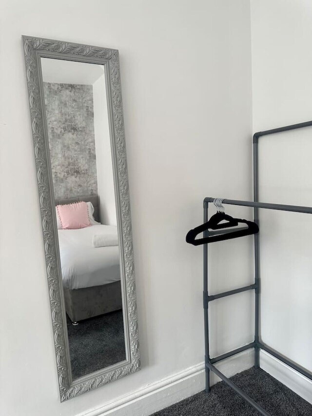 ラージ ファイブ ベッドルーム ホーム ウィズ パーキング