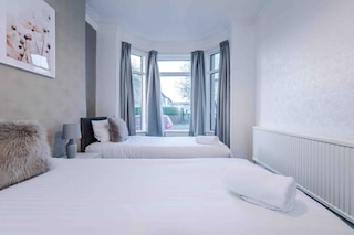 コンフィ フォー ベッドルーム ハウス ウィズ パーキング