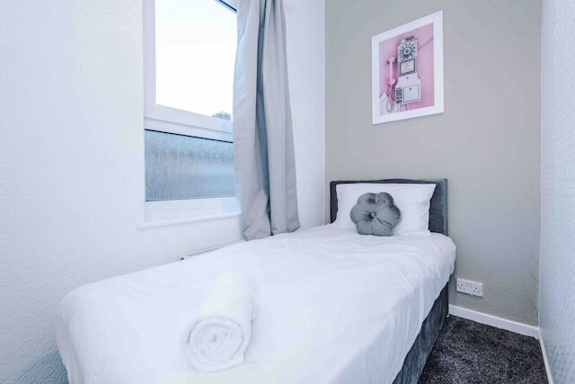 コンフィ フォー ベッドルーム ハウス ウィズ パーキング