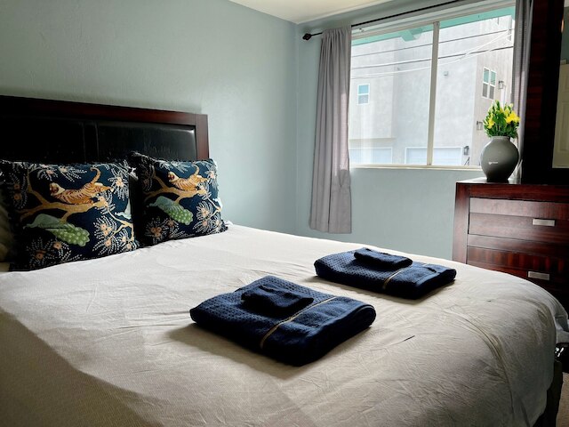 イディリック 1BR アパートメント イン オーシャン ビーチ