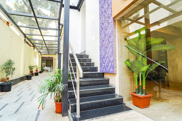 ファブホテル ステイズ イン US コンスルエート