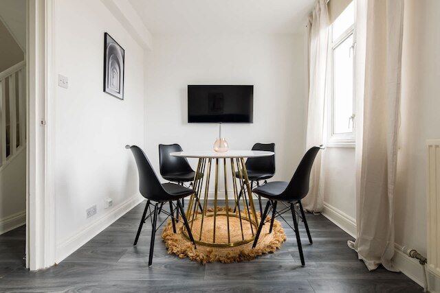 スタイリッシュ 2 ベッドルーム アパートメント - シェパーズ ブッシュ