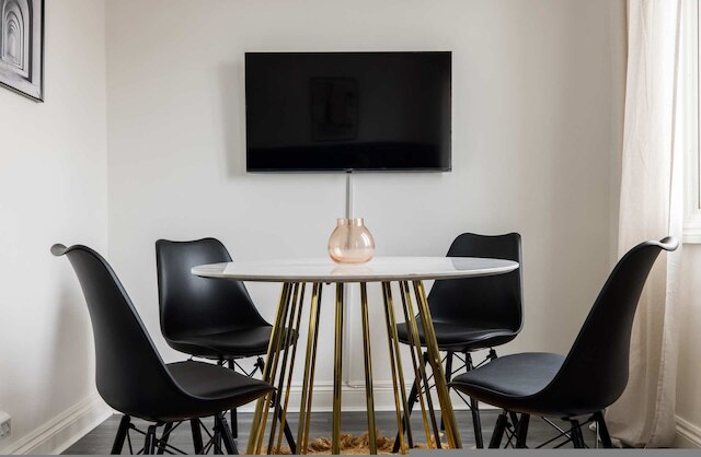 スタイリッシュ 2 ベッドルーム アパートメント - シェパーズ ブッシュ