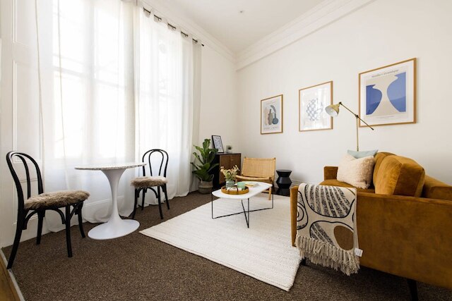 スペーシャス アパートメント ウィズ オフィス リア テラス