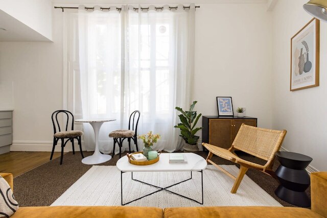 スペーシャス アパートメント ウィズ オフィス リア テラス