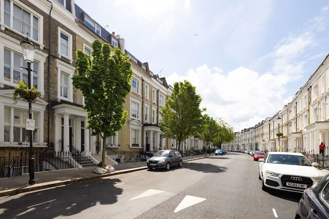 スペーシャス アパートメント ウィズ オフィス リア テラス