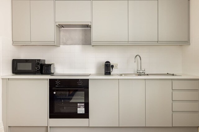 スペーシャス アパートメント ウィズ オフィス リア テラス