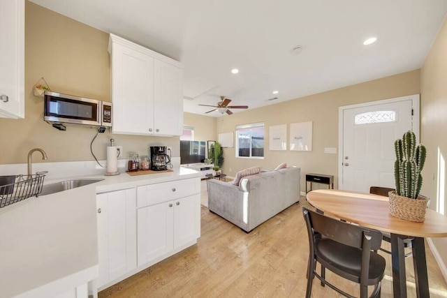 トレンディ サンディエゴ ホーム ウィズ バックヤード アンド ファイヤーピット