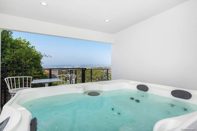 ザ カリフォルニア II- ミッション ヒルズ ハイダウェイ ホットタブ