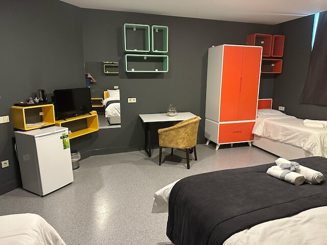 アデランス ホテル