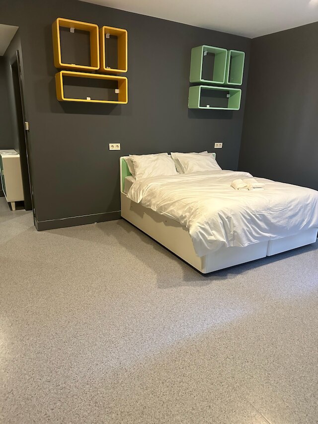 アデランス ホテル