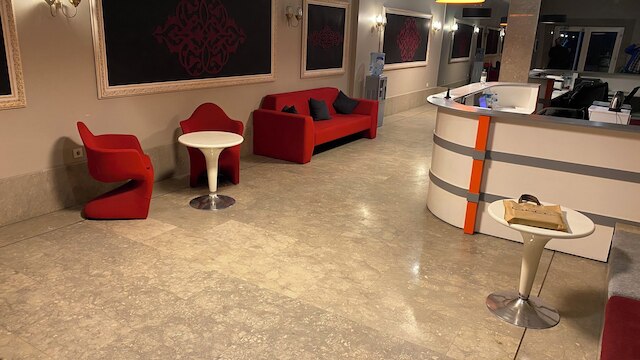 アデランス ホテル