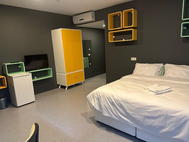 アデランス ホテル