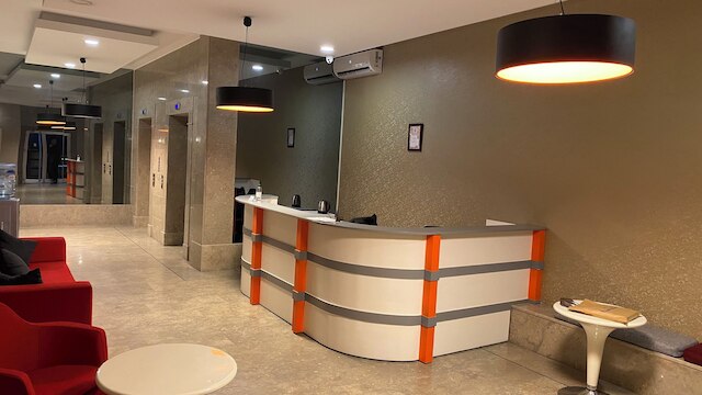 アデランス ホテル