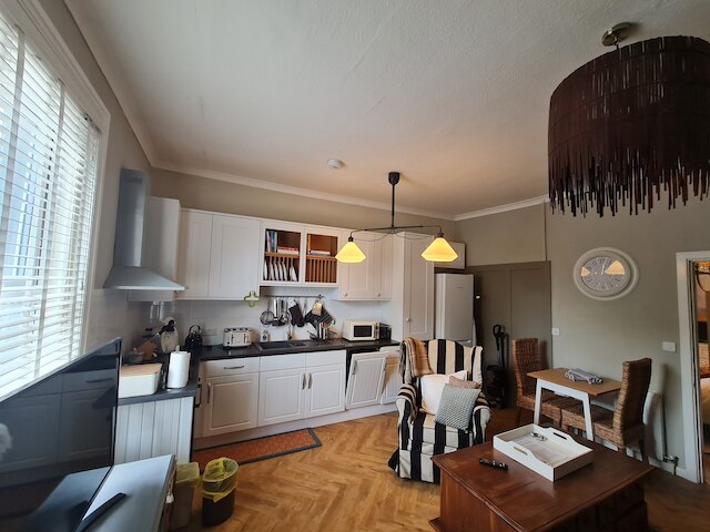 ビューティフリー デコレーテッド 1-ベッド アパートメント イン セール