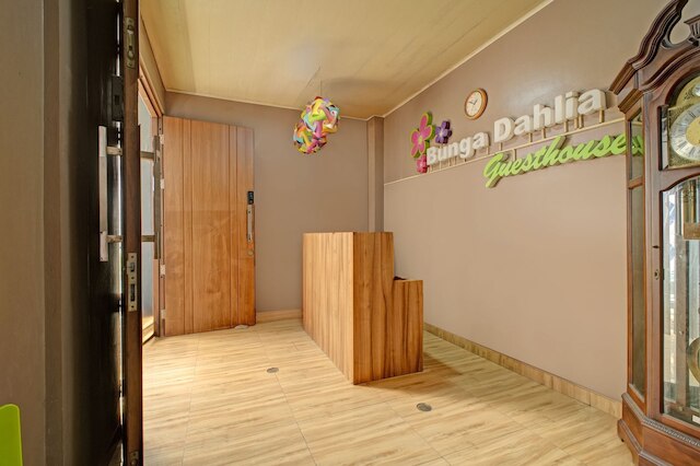 ホテル O ガンビル ニア ジュアンダ ステーション フォーマリー ブンガ ダリア