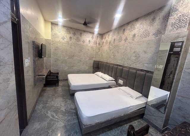 ホテル モーリャ デラックス