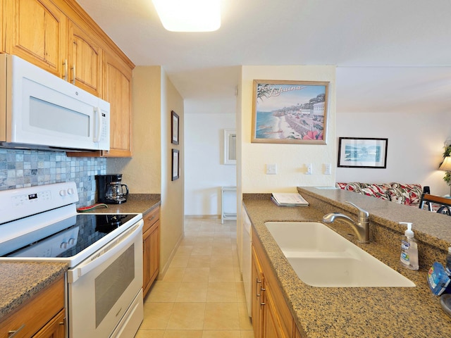 コナ リーフ F2 チャーミング オーシャンフロント コンド フォー 4!